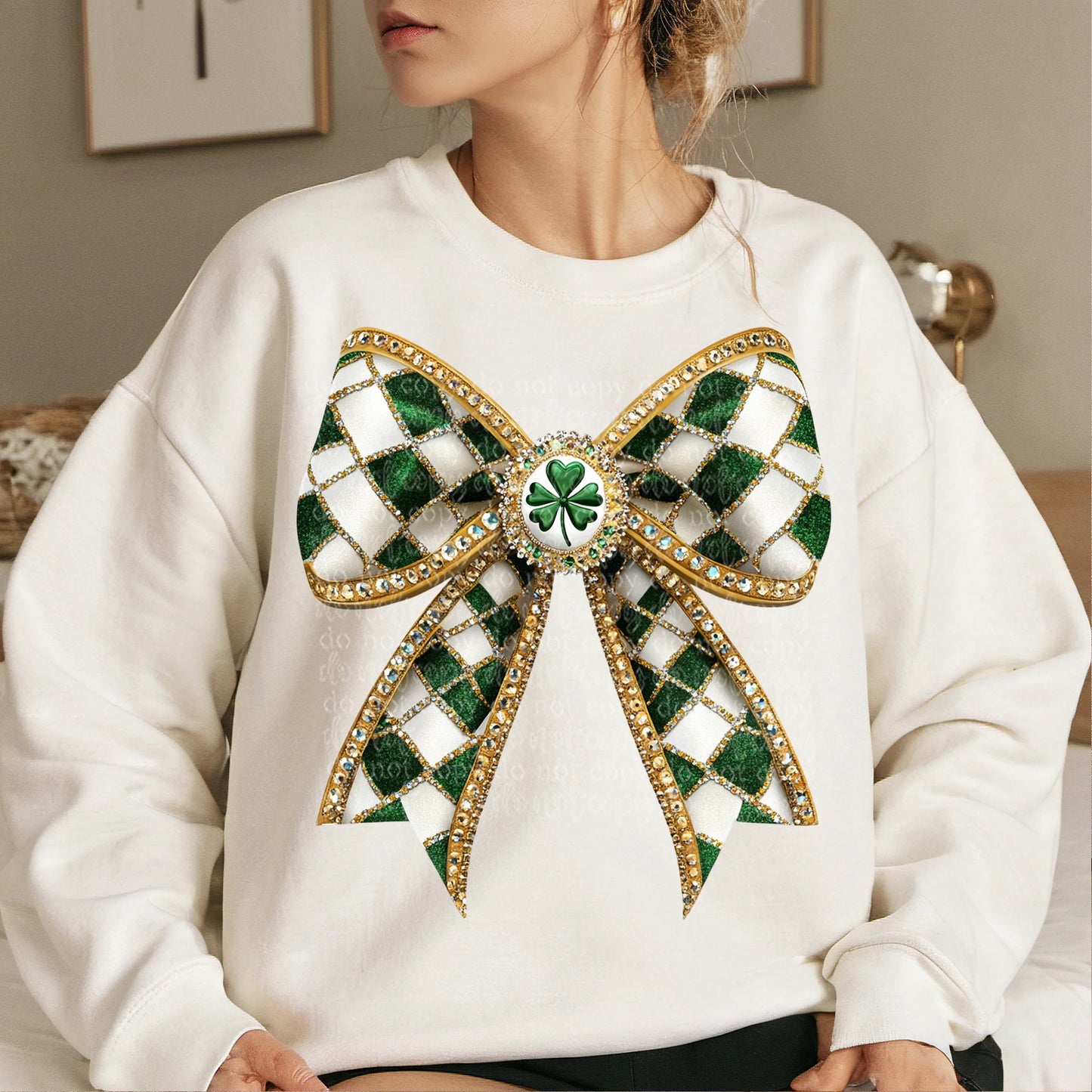 Gold clover bow